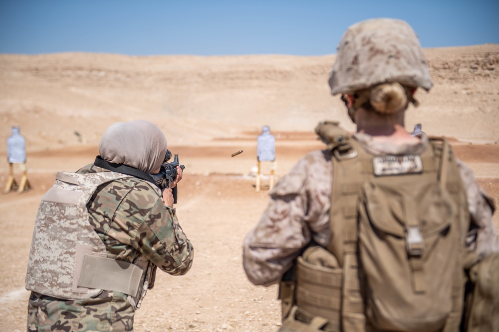 11TH MEU FET Conducts Live-Fire Exercise With Jordanian Armed Forces Quick Reaction Force Female Engagement Team