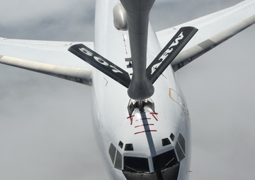 U.S. Navy E-6B refuels from KC-135R