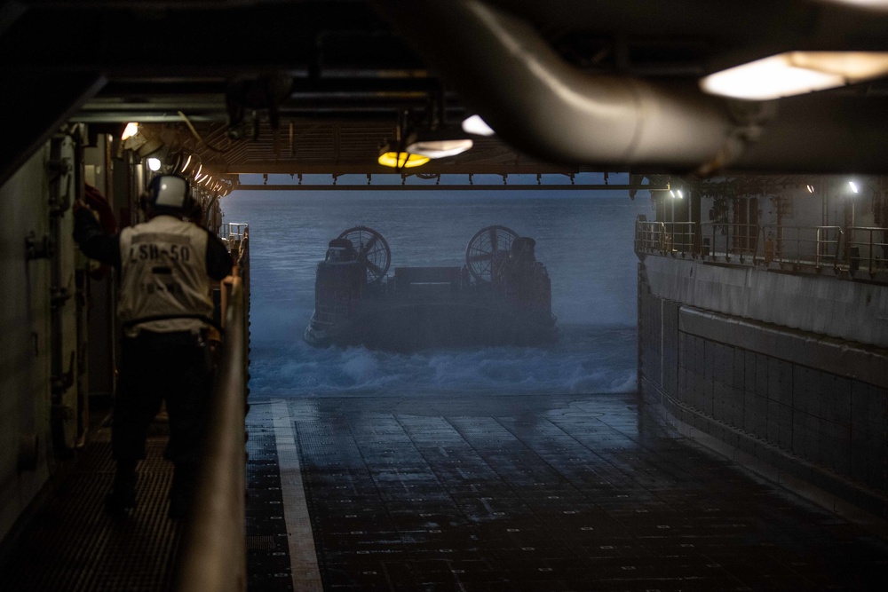 USS Carter Hall Conducts LCAC Operations