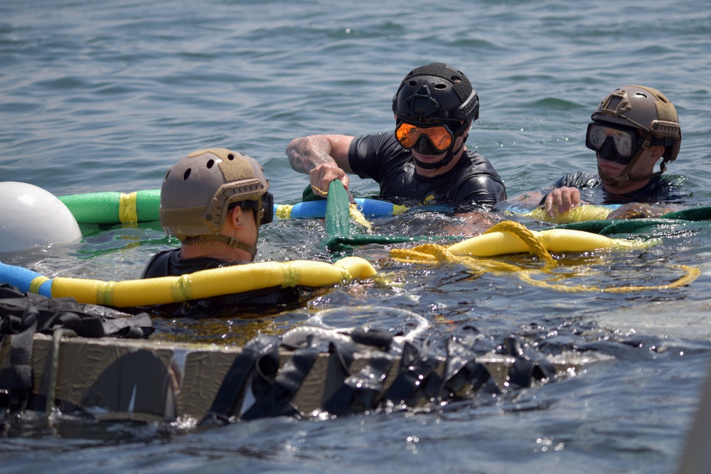 EODMU3 Divers Recover NASA Equipment