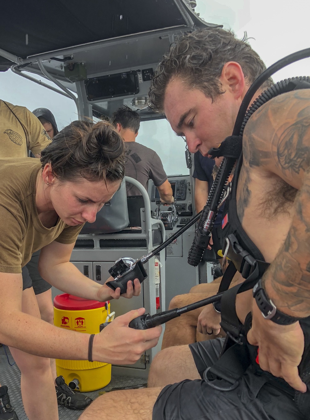 EODMU-5 Sailors locate simulated underwater training mines during HYDRACRAB 2019