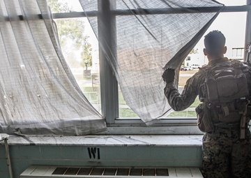 Marine Corps Warfighting Lab experiments with urban combat concepts