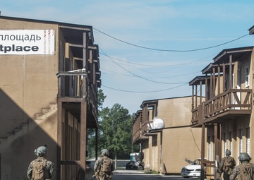 Marine Corps Warfighting Lab experiments with urban combat concepts