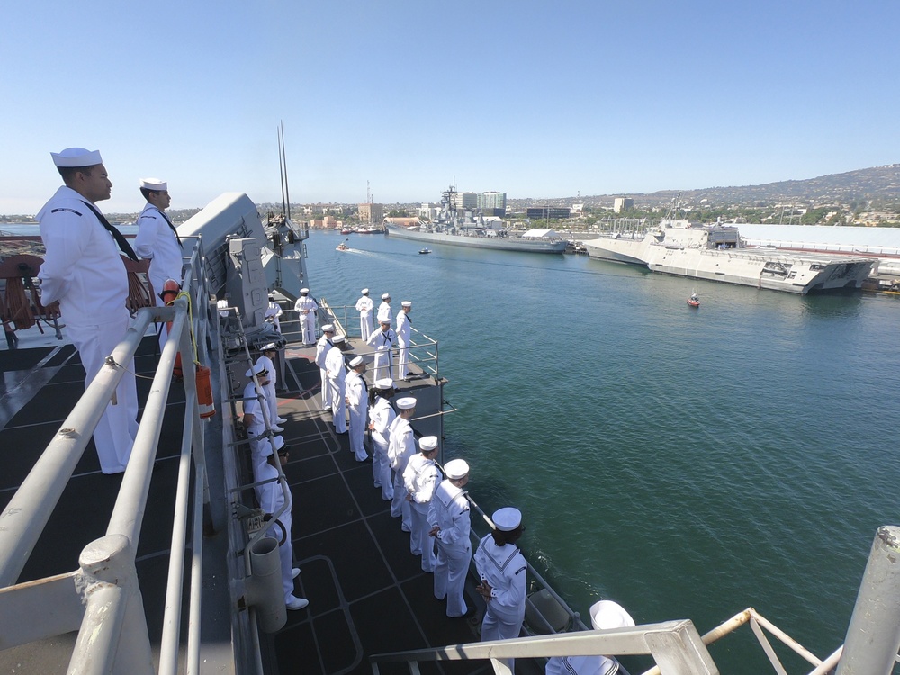 USS Comstock (LSD 45) mans the rails for LAFW 2019