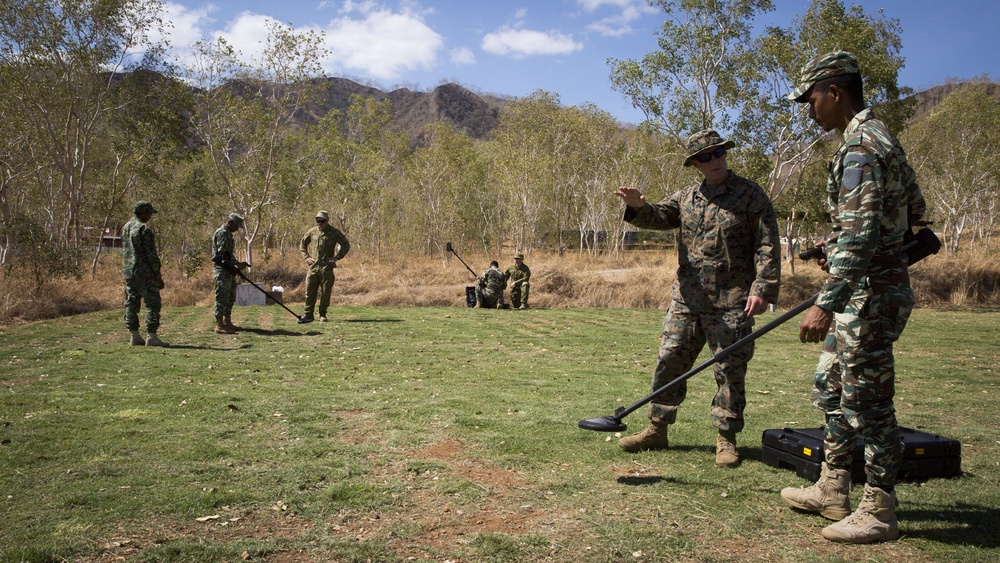 MRF-D Marines share minesweeping techniques during Hari'i Hamutuk 2019