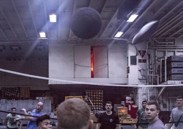 USS Boxer revives presidential game of Hoover Ball