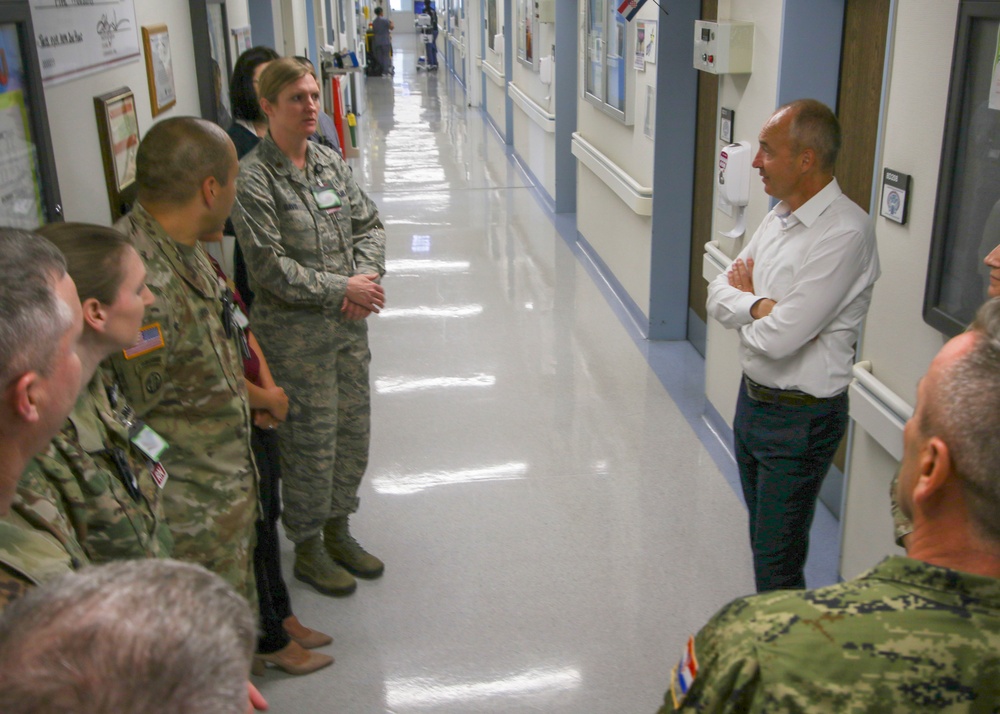 Croatian Minister of Defence visits LRMC inpatient