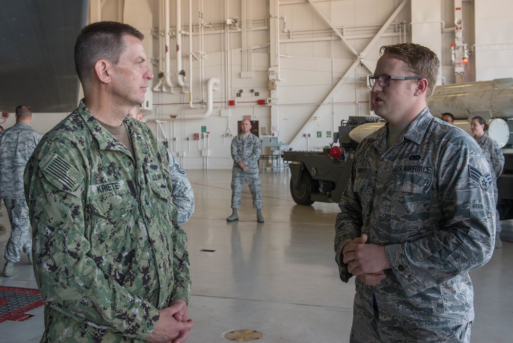 Vice Admiral Dave Kriete speaks with B-2 Maintainer during a Dock Tour