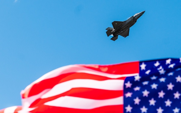 F-35 Demo Team soars over New York Airshow