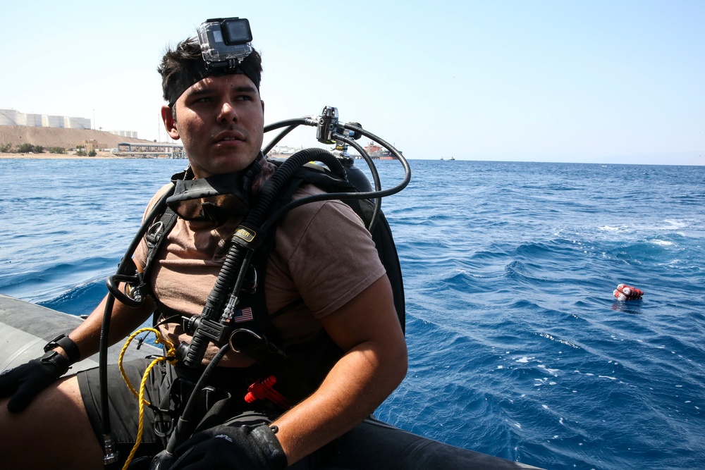 Jordanian Frogmen, TF 56 conduct bilateral underwater simulated ordinance detonation training