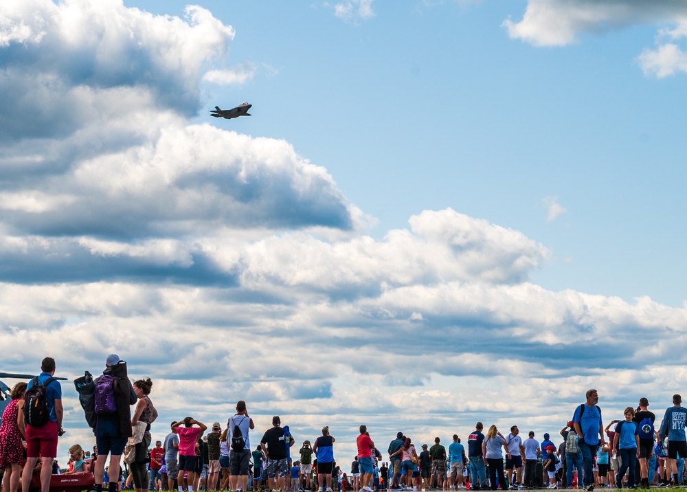 F-35 Demo Team soars over New York Airshow