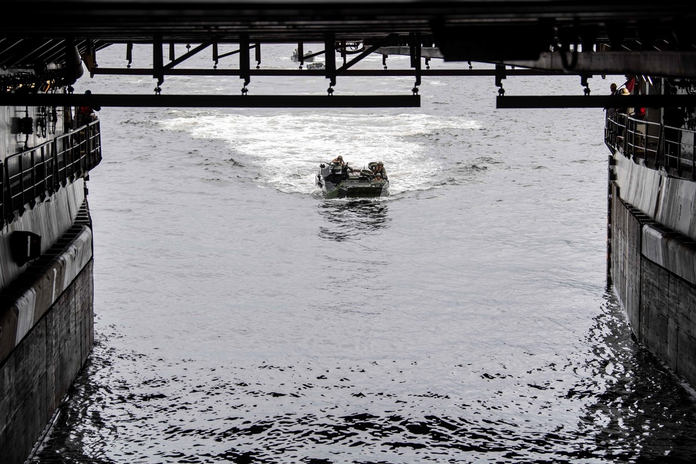 USS Carter Hall (LSD 50) Conducts AAV Operations During UNITAS LX