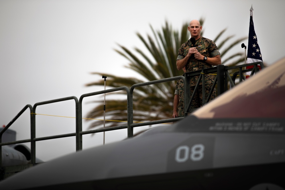 A forward glance: Commandant of the Marine Corps visits MCAS Miramar