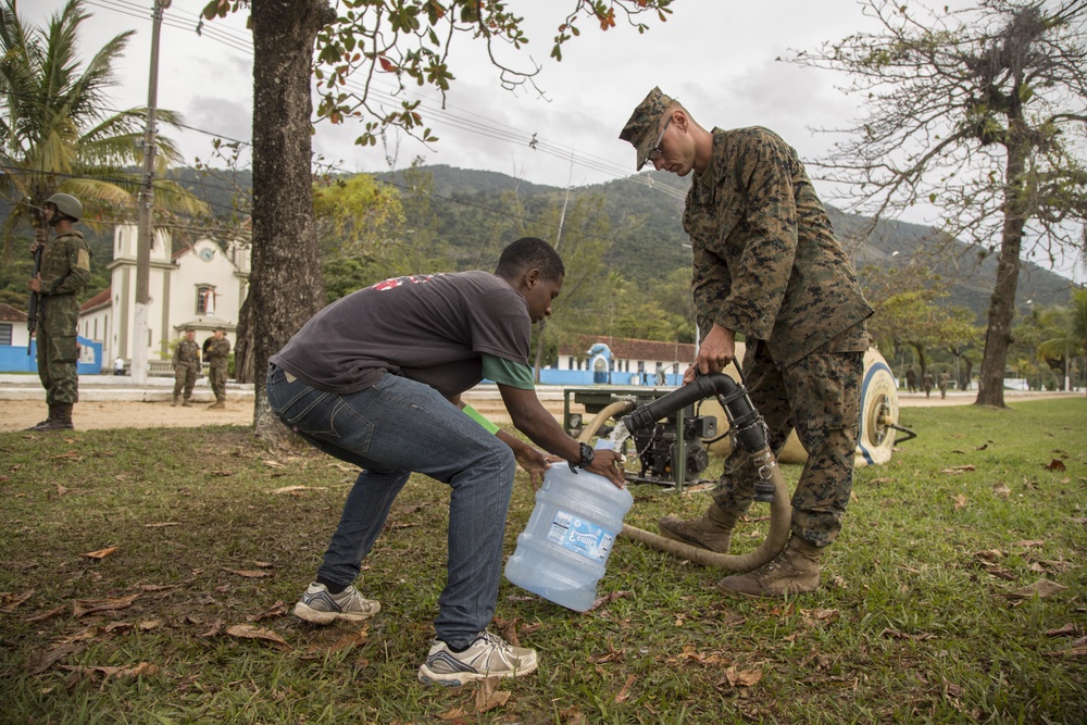 US Marines hand out water during simulated disaster relief exercise in Brazil