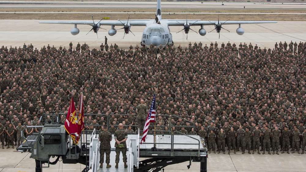 Commandant and Sgt. Maj. of the Marine Corps visit MCAS Miramar