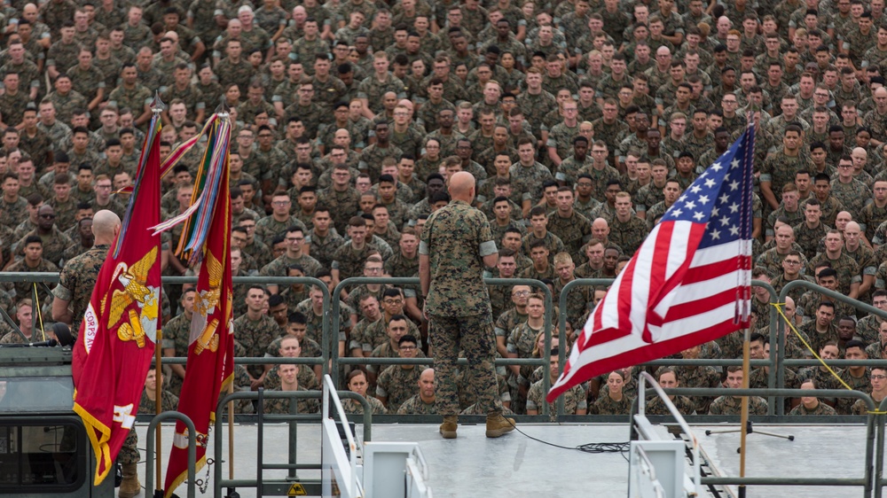 Commandant and Sgt. Maj. of the Marine Corps visit MCAS Miramar