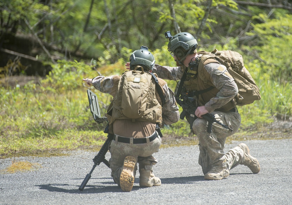 U.S., New Zealand Military Forces conduct training mines knowledge exchange during HYDRACRAB