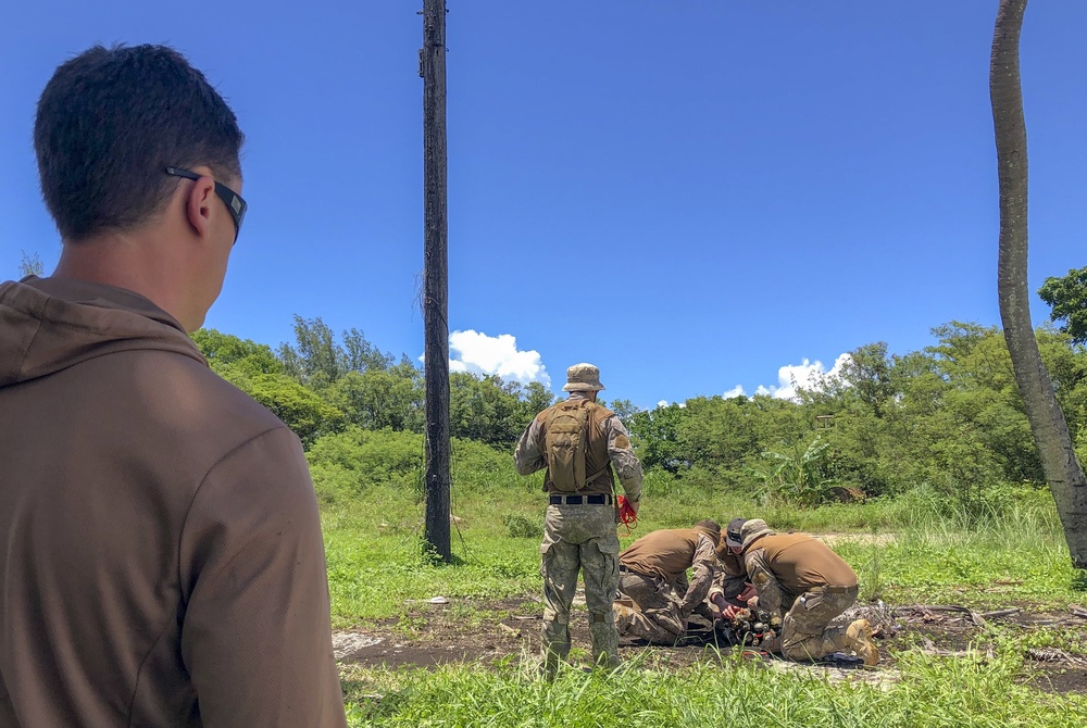 U.S., New Zealand Military Forces conduct training mines knowledge exchange during HYDRACRAB
