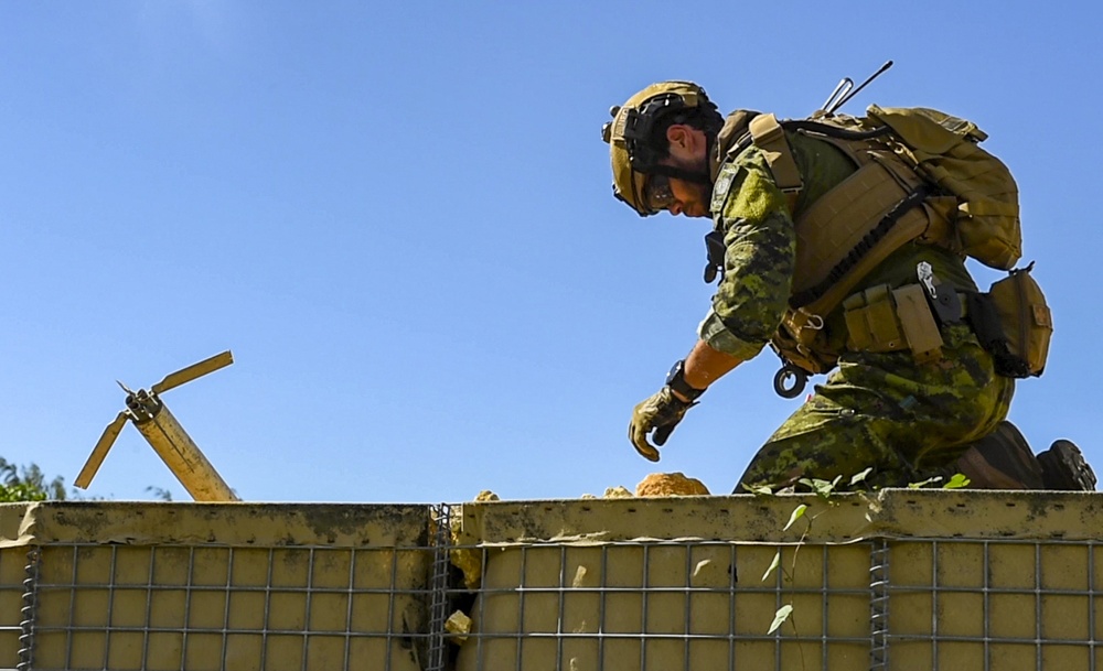 U.S., Royal Canadian military forces conduct post blast assessment knowledge exchange during HYDRACRAB