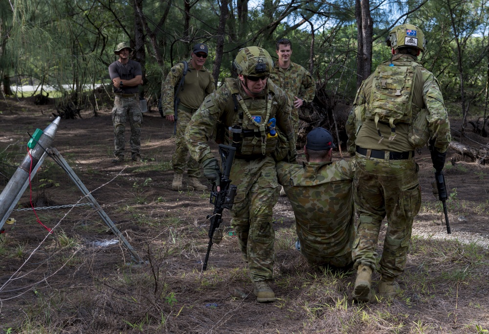 EODMU-5, Australian Clearance Diving Team One conduct direct-action tactical maneuvering during HYDRACRAB