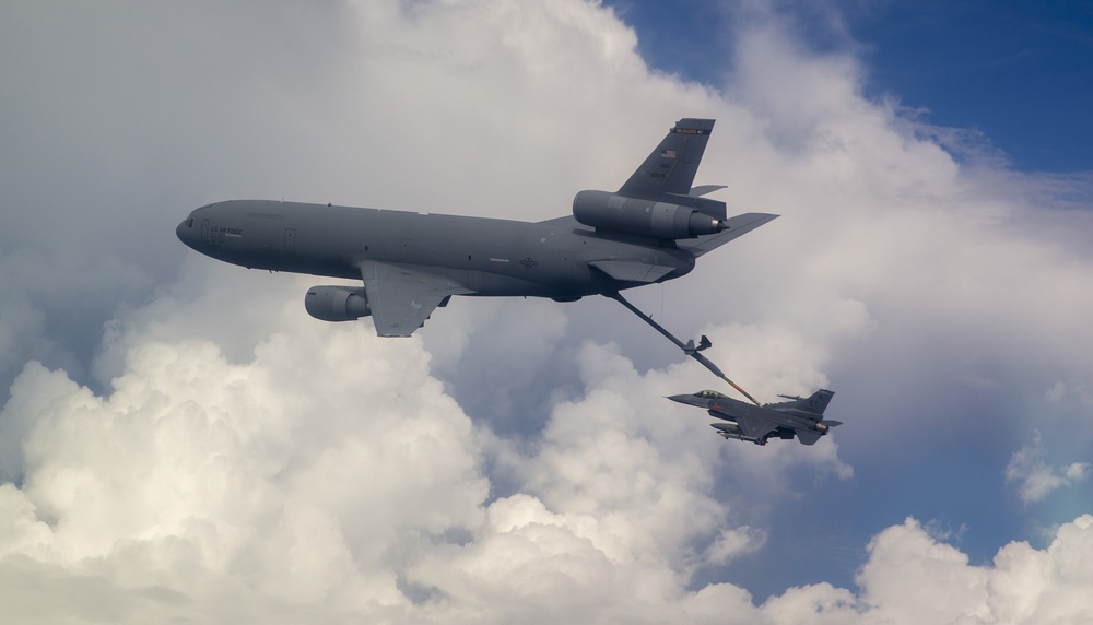 F-16 recieves gas from a KC-10