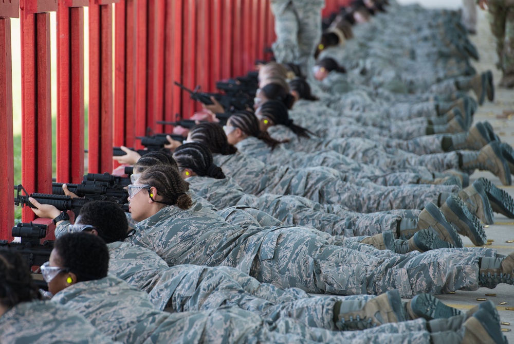 First BMT trainees experience M-4 training and qualification