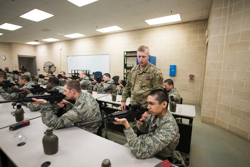 First BMT trainees experience M-4 training and qualification