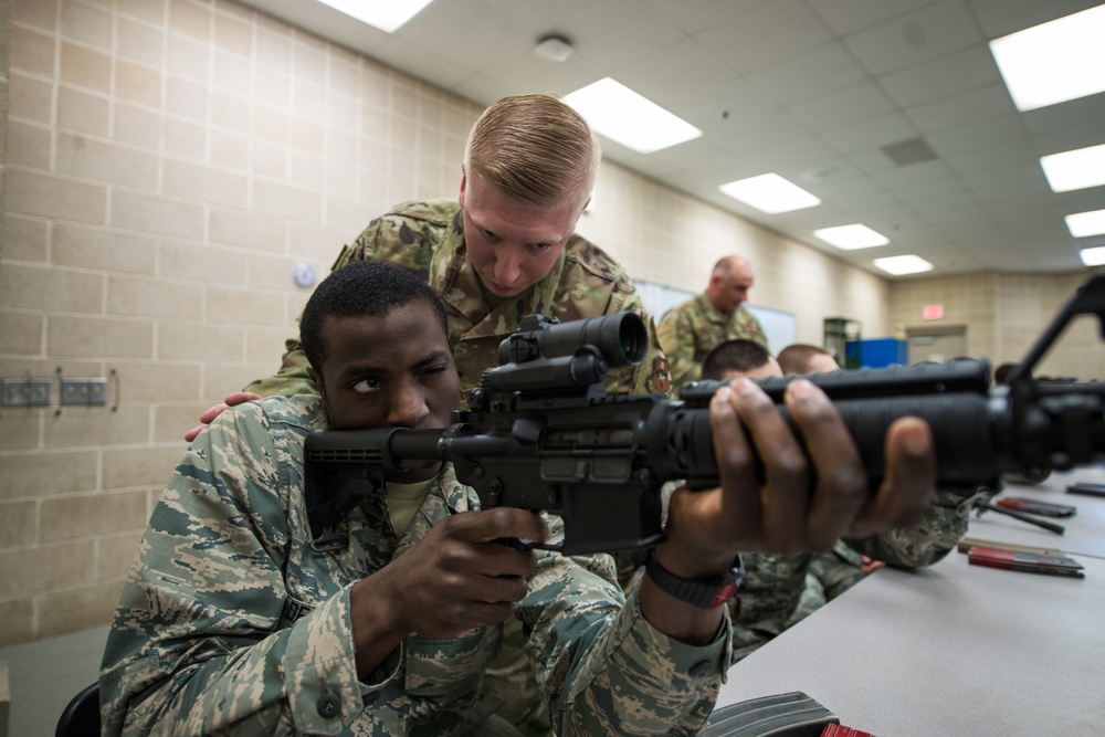 First BMT trainees experience M-4 training and qualification