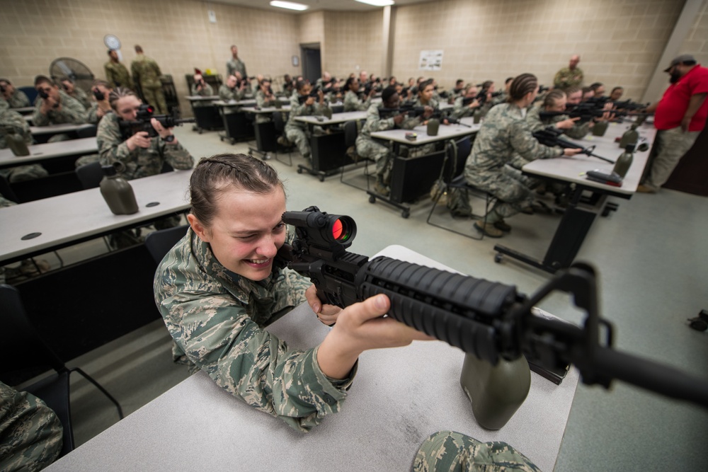 First BMT trainees experience M-4 training and qualification