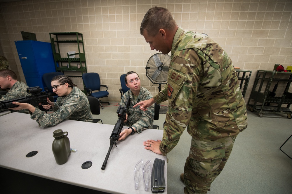 First BMT trainees experience M-4 training and qualification