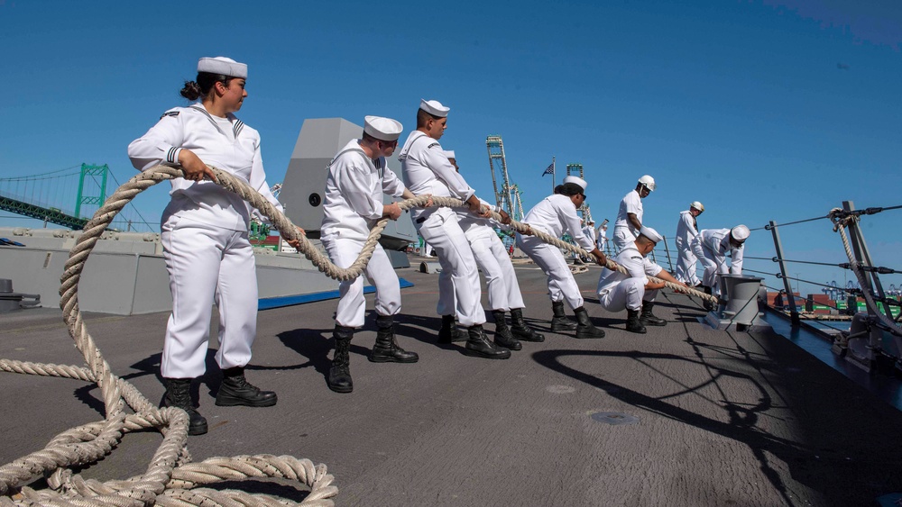 Spruance Sailors arrive to Fleet Week Los Angeles