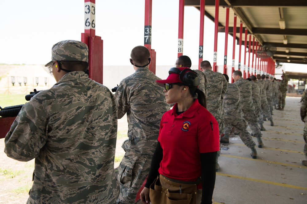 First BMT trainees experience M-4 training and qualification