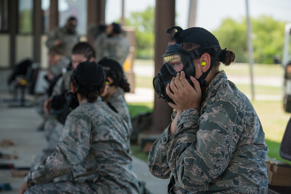 First BMT trainees experience M-4 training and qualification