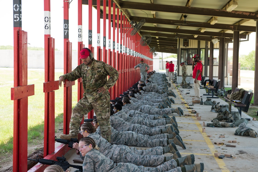 First BMT trainees experience M-4 training and qualification