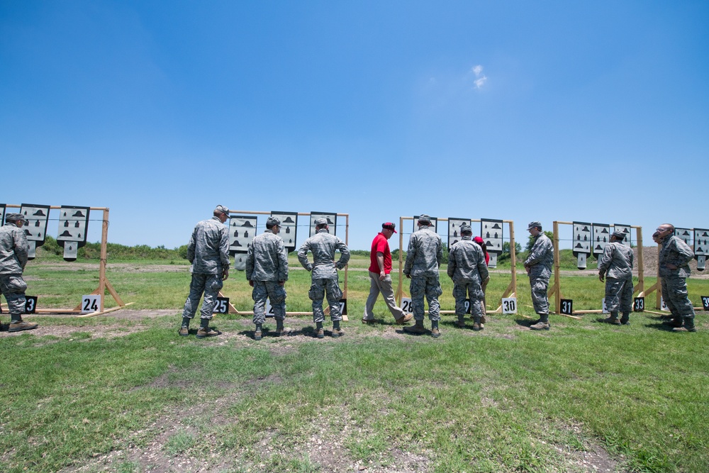 First BMT trainees experience M-4 training and qualification