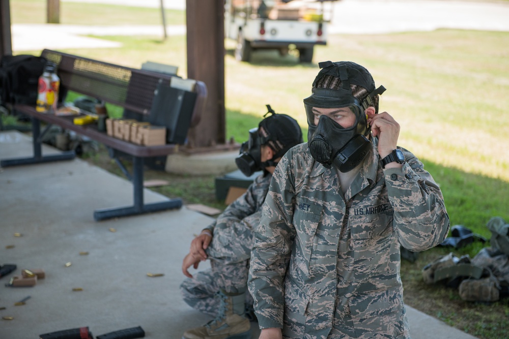 First BMT trainees experience M-4 training and qualification