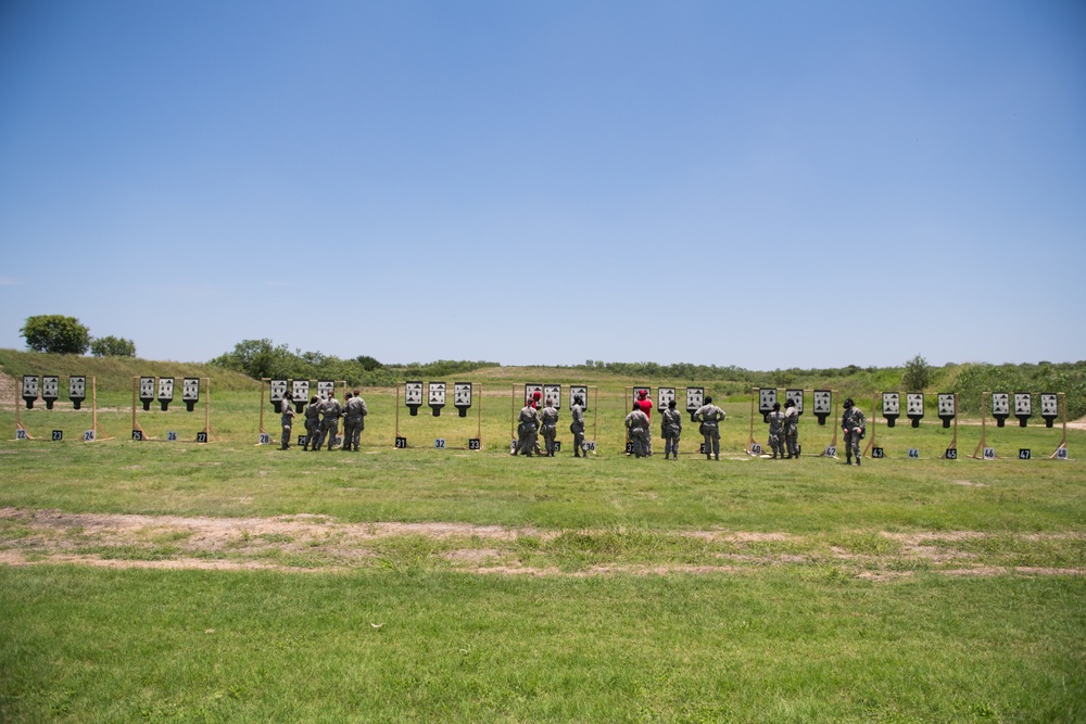 First BMT trainees experience M-4 training and qualification