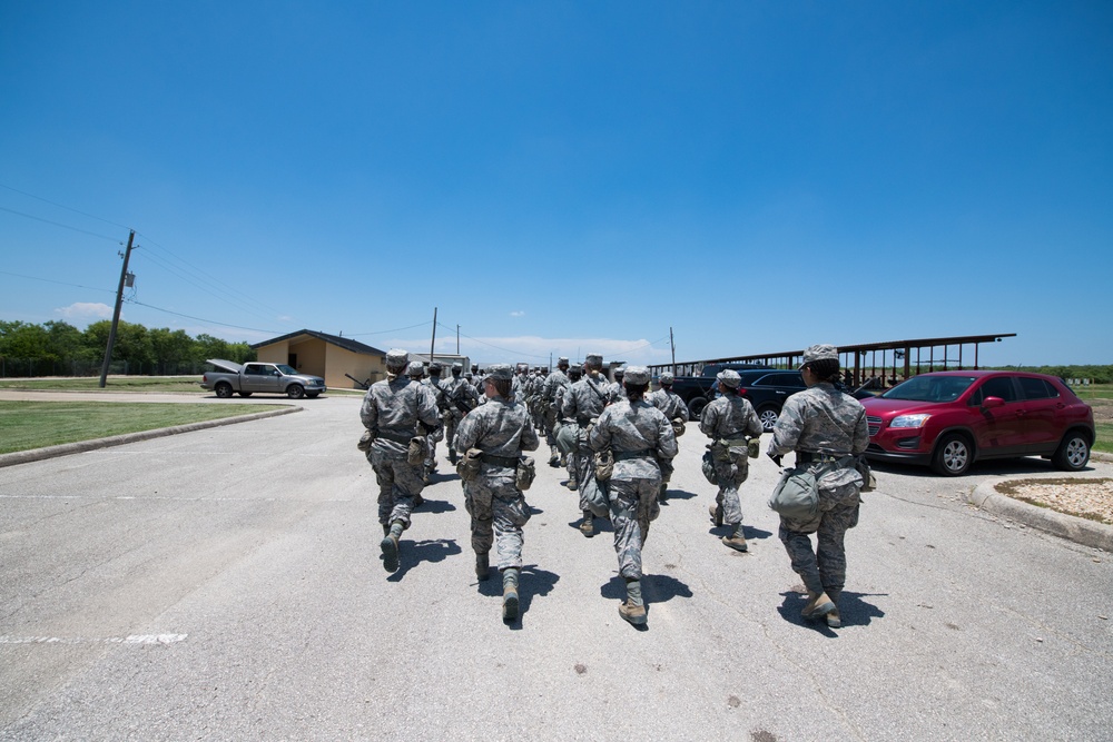 First BMT trainees experience M-4 training and qualification