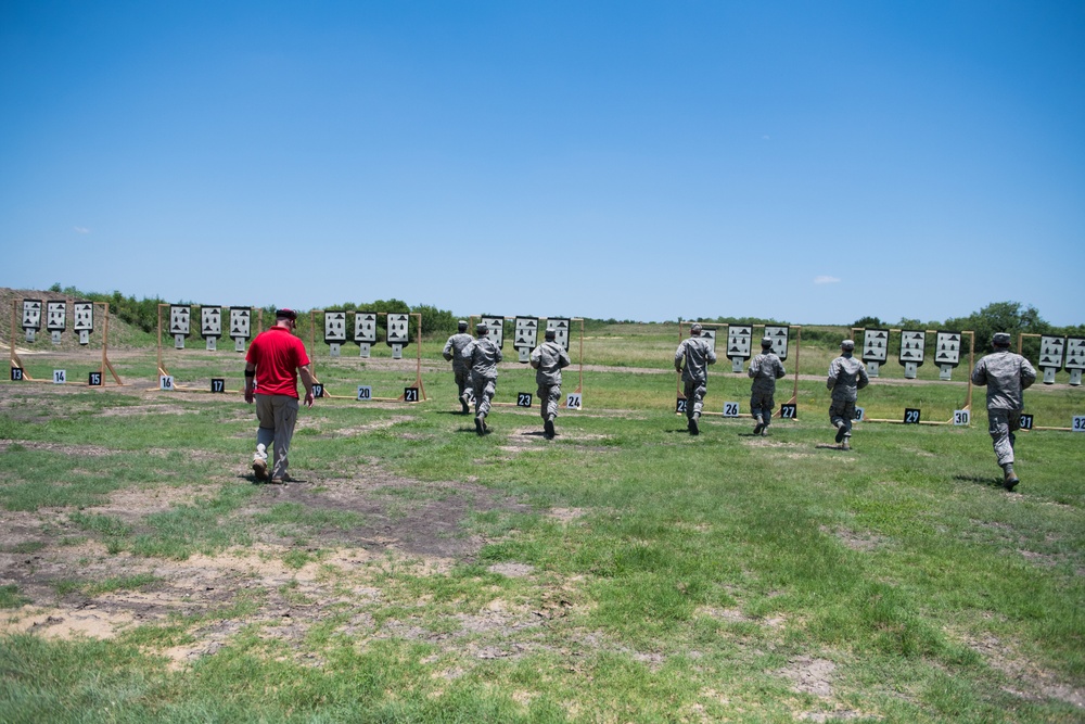 First BMT trainees experience M-4 training and qualification