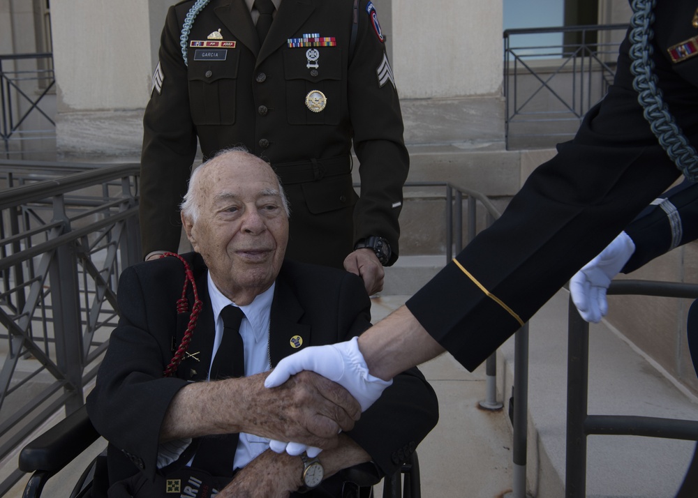 WWII Veteran Herman Zeitchik visits the Pentagon