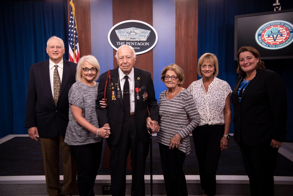 WWII Veteran Herman Zeitchik visits the Pentagon