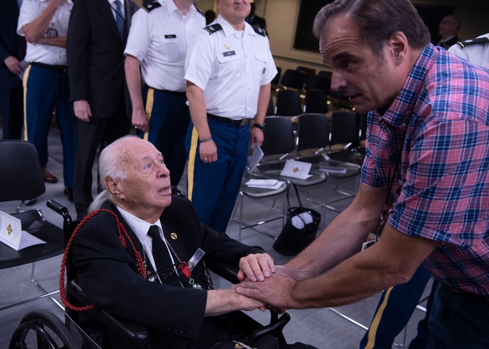 WWII Veteran Herman Zeitchik visits the Pentagon