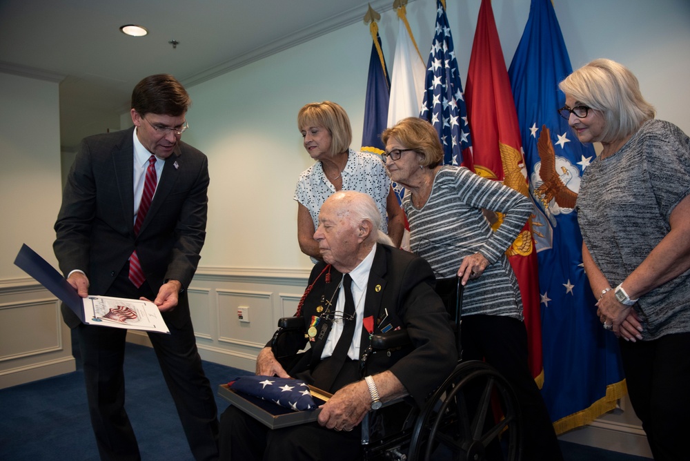 WWII Veteran Herman Zeitchik visits the Pentagon