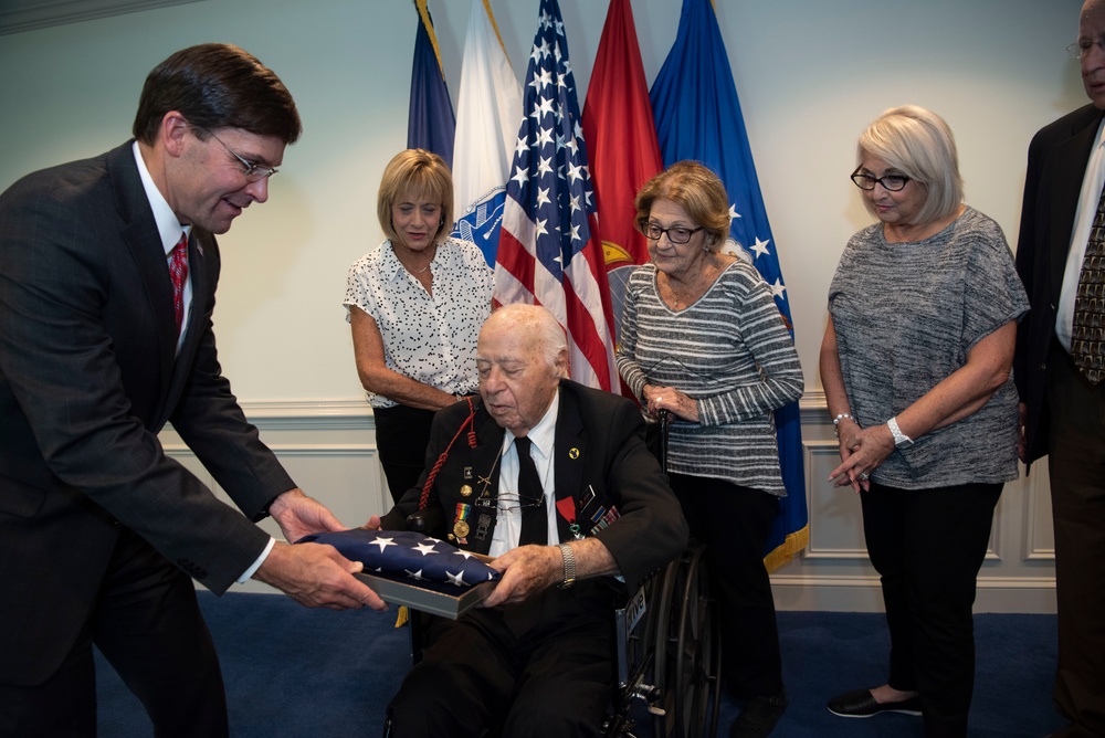 WWII Veteran Herman Zeitchik visits the Pentagon