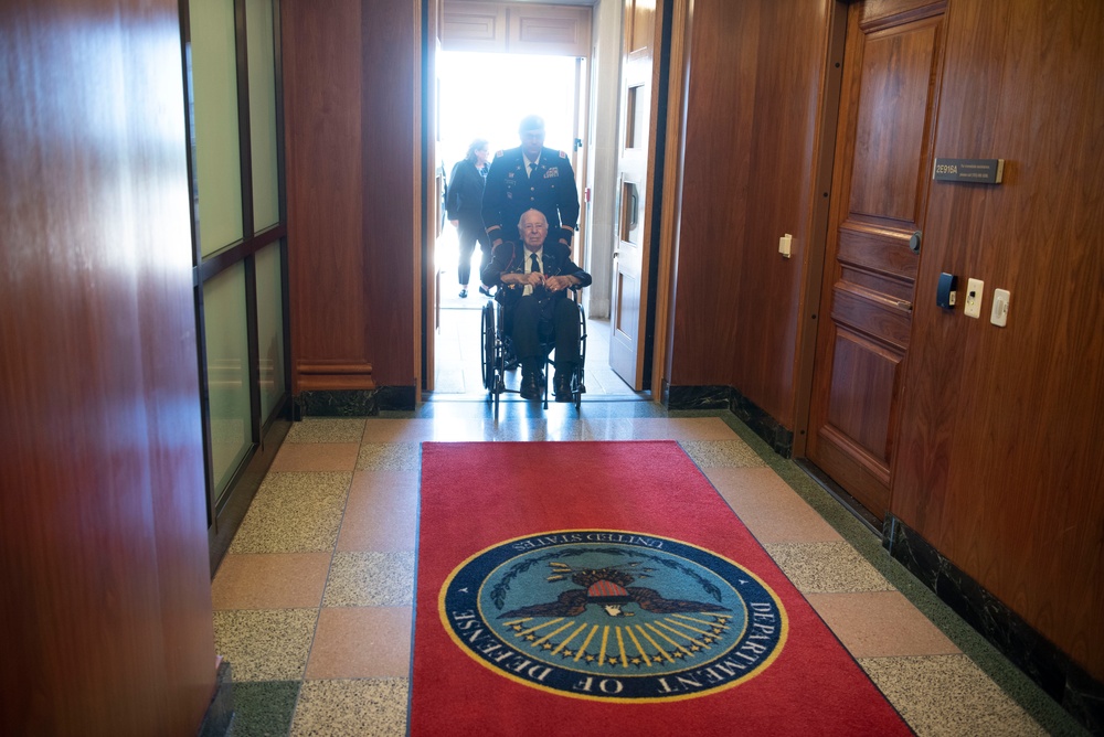 WWII Veteran Herman Zeitchik visits the Pentagon