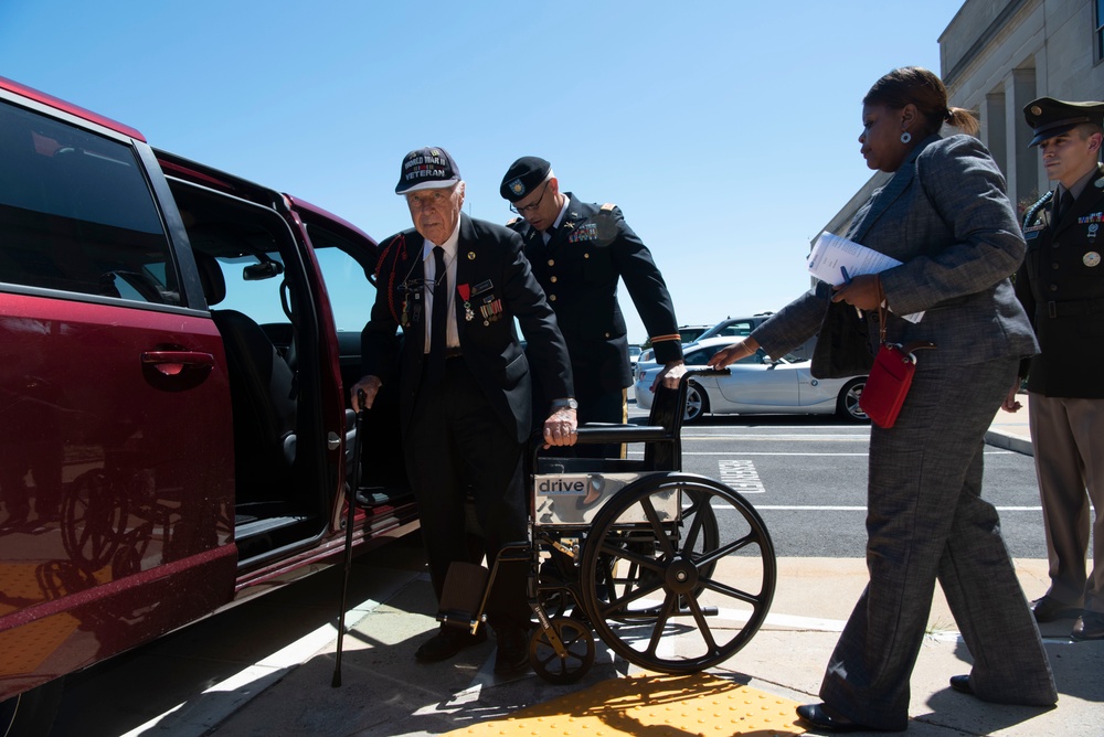 WWII Veteran Herman Zeitchik visits the Pentagon