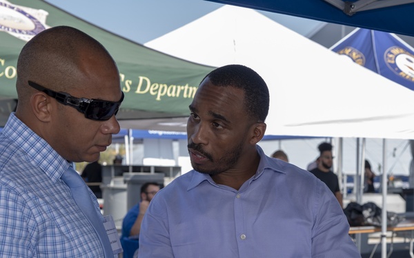 Service Memebers and Veterans Visit LA Fleet Week Job Fair