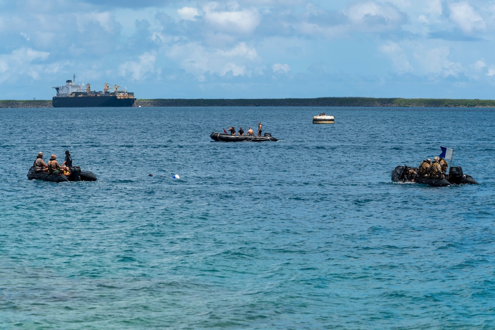 EODMU-5, New Zealand Sailors conduct water IED clearing knowledge exchange during HYDRACRAB