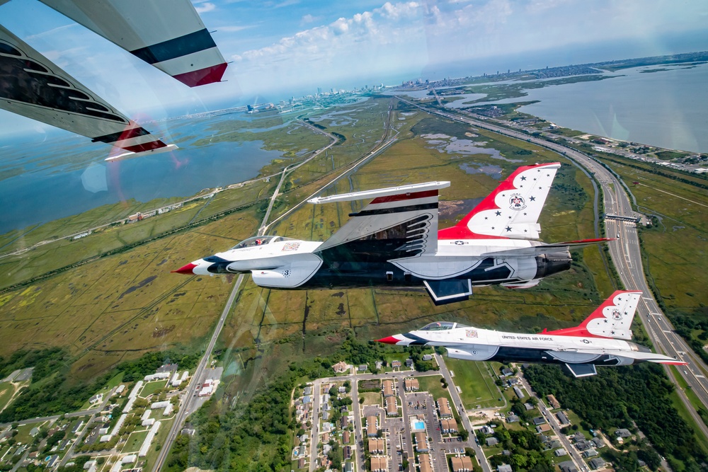 Thunderbirds soar over Atlantic City
