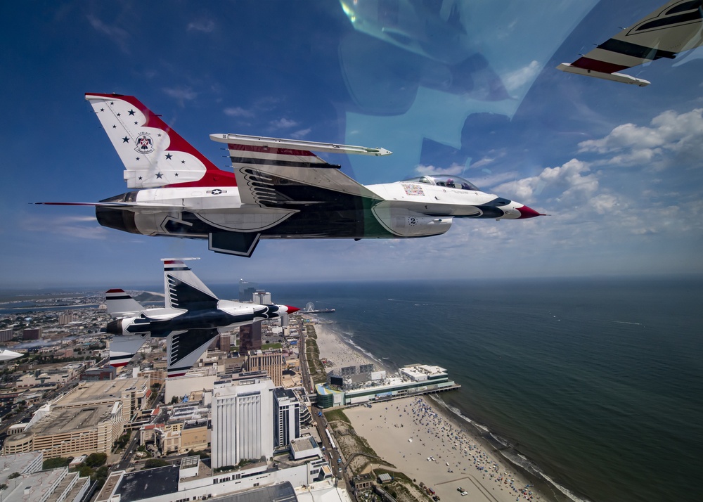 Thunderbirds soar over Atlantic City